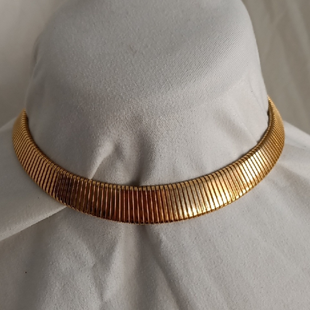 Elegant Gold Choker Necklace